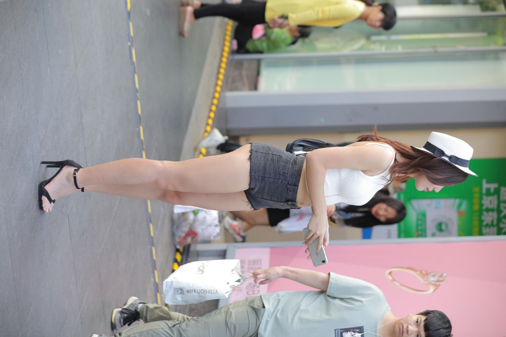 图片[3]-非常时尚阳光的牛仔热裤女孩【808P】00064-街头图