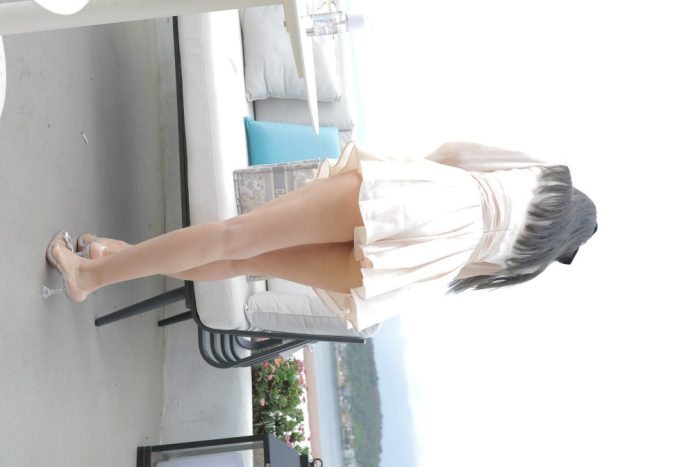 戴黑色蝴蝶结的长发女孩【369P】00027-街头图