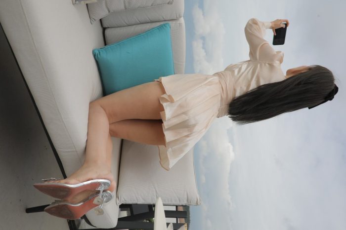 戴黑色蝴蝶结的长发女孩【369P】00027-街头图