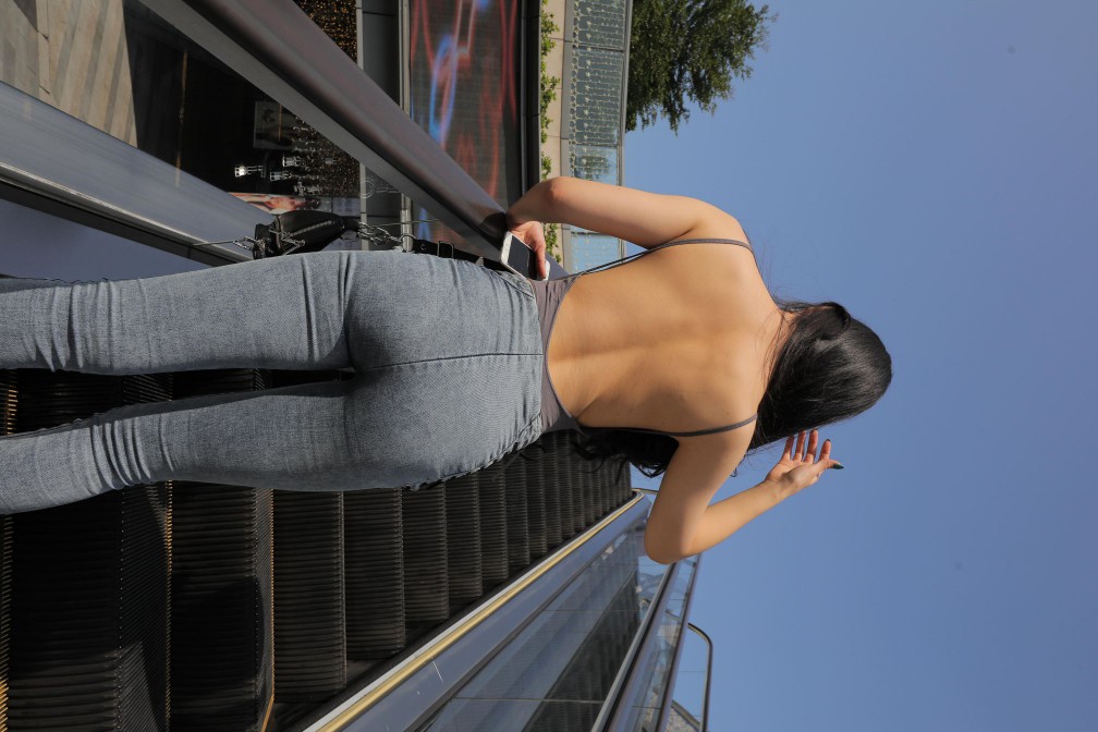 图片[4]-漂亮的紧身牛仔裤长发女孩【474P】00059-街头图