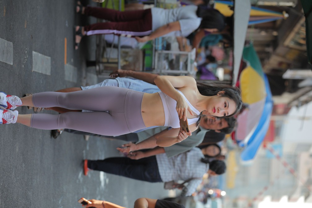 图片[4]-逛街的马尾辫瑜伽老师【556P】00016-街头图