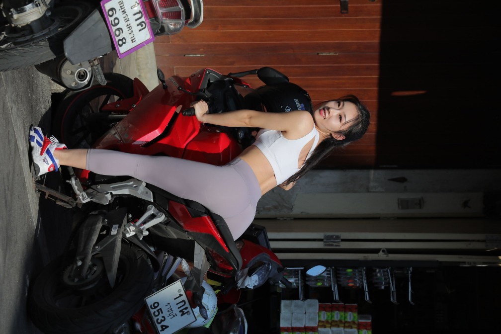 图片[5]-逛街的马尾辫瑜伽老师【556P】00016-街头图