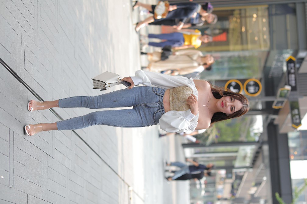 图片[3]-长相甜美的紧身牛仔裤姑娘【114P】00038-街头图