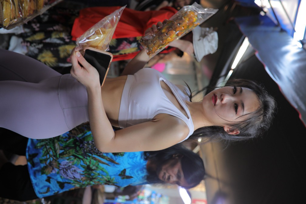 图片[6]-逛街的马尾辫瑜伽老师【556P】00016-街头图