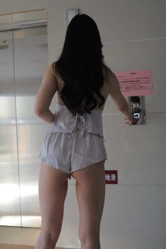 图片[4]-非常有女人味的热裤姑娘【228P】0007-街头图