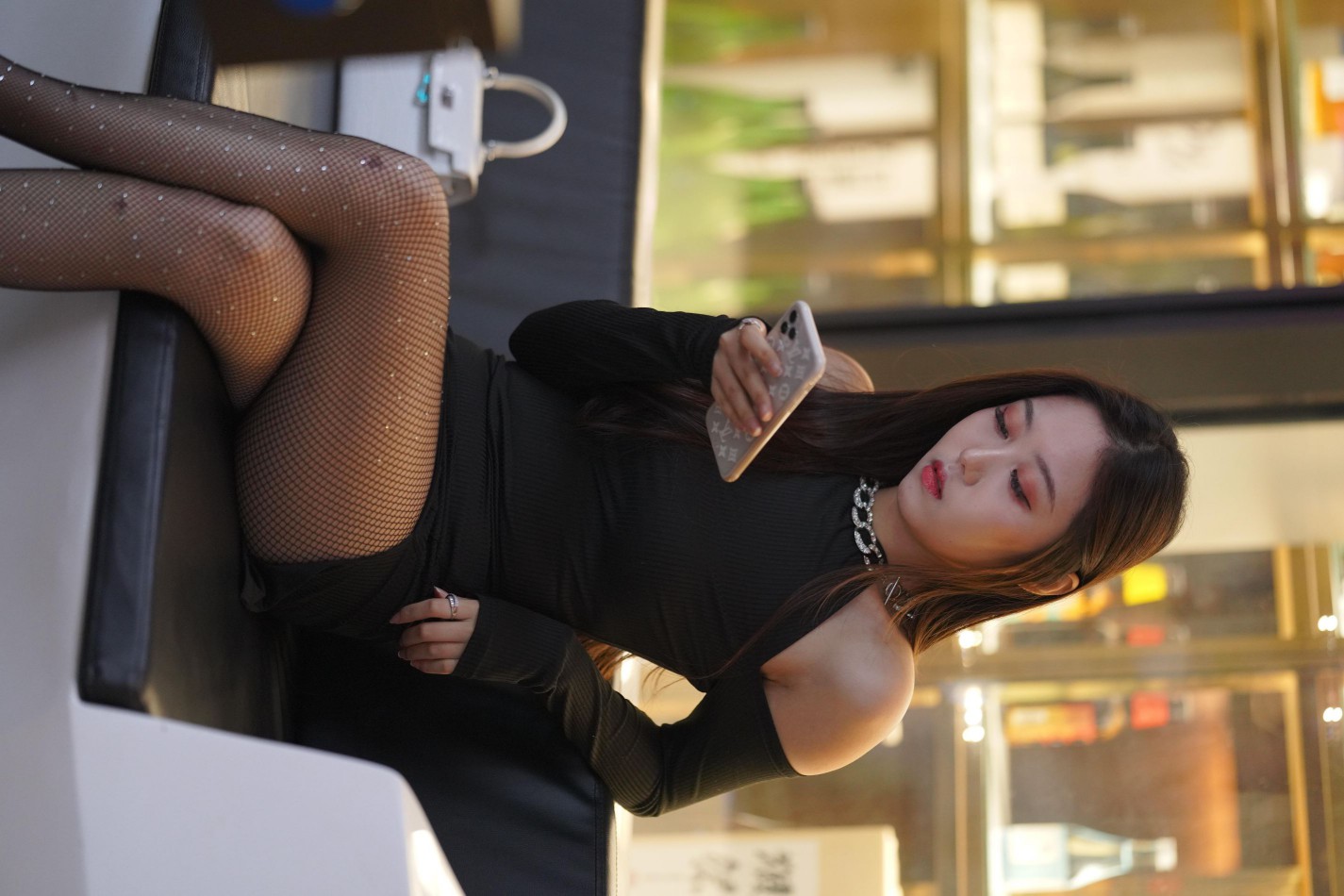 图片[5]-非常妩媚的网格丝袜女孩【186P】00037-街头图