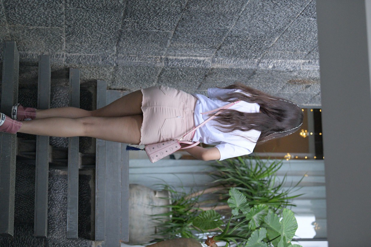 图片[2]-非常清纯甜美的短裙姑娘在逛街【458P】00052-街头图