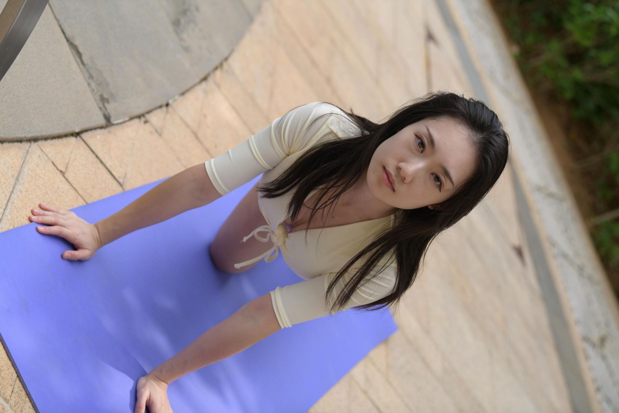 图片[3]-游泳池旁边的比基尼女生【327P】00042-街头图