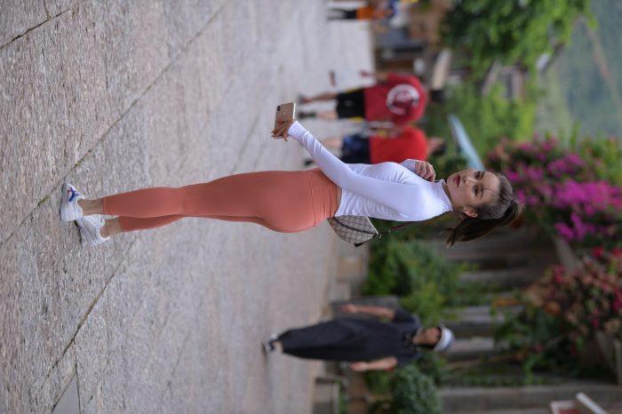 橙色瑜伽裤的高马尾姑娘【615P】00051-街头图