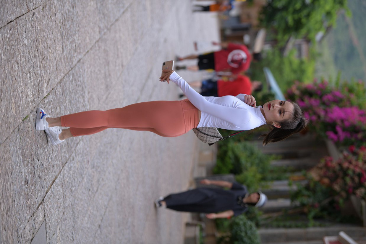 图片[3]-橙色瑜伽裤的高马尾姑娘【615P】00051-街头图