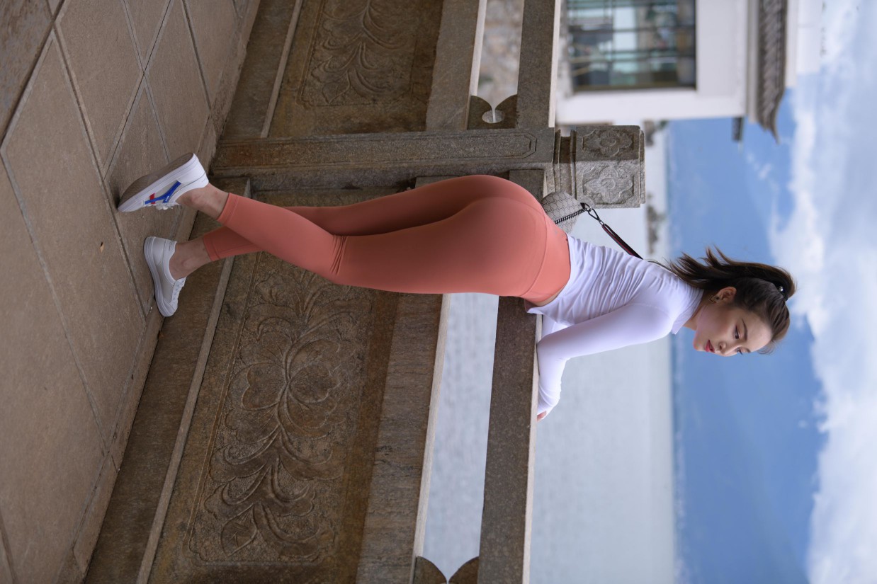 图片[5]-橙色瑜伽裤的高马尾姑娘【615P】00051-街头图