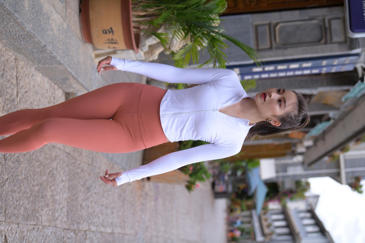 图片[8]-橙色瑜伽裤的高马尾姑娘【615P】00051-街头图