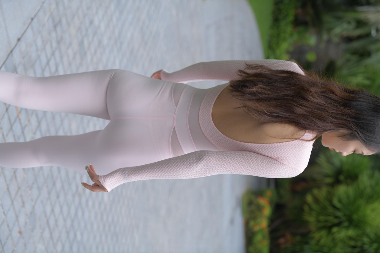 图片[4]-很漂亮眼睛也很大的白色瑜伽裤女孩【249P】00063-街头图