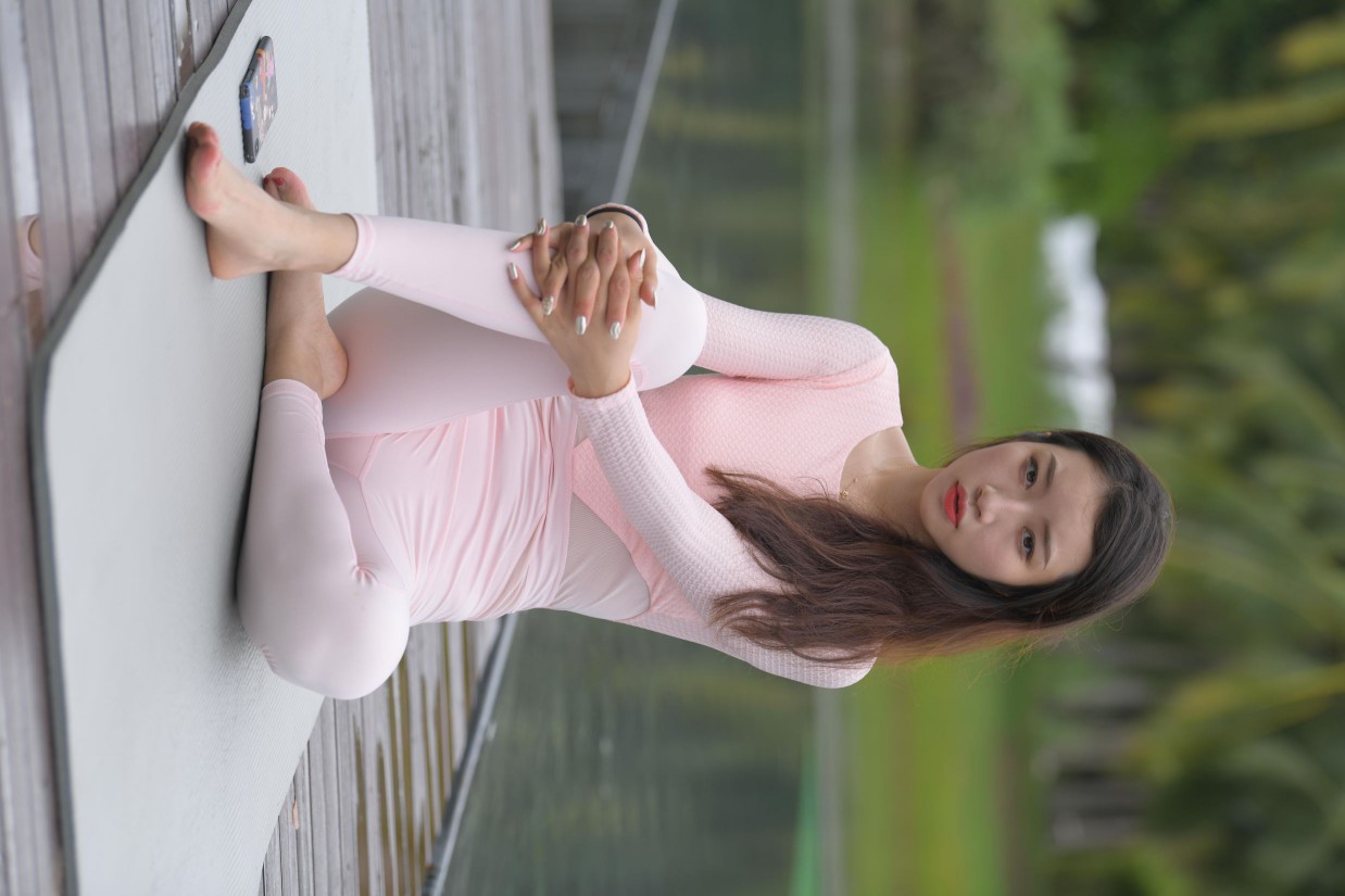 图片[7]-很漂亮眼睛也很大的白色瑜伽裤女孩【249P】00063-街头图