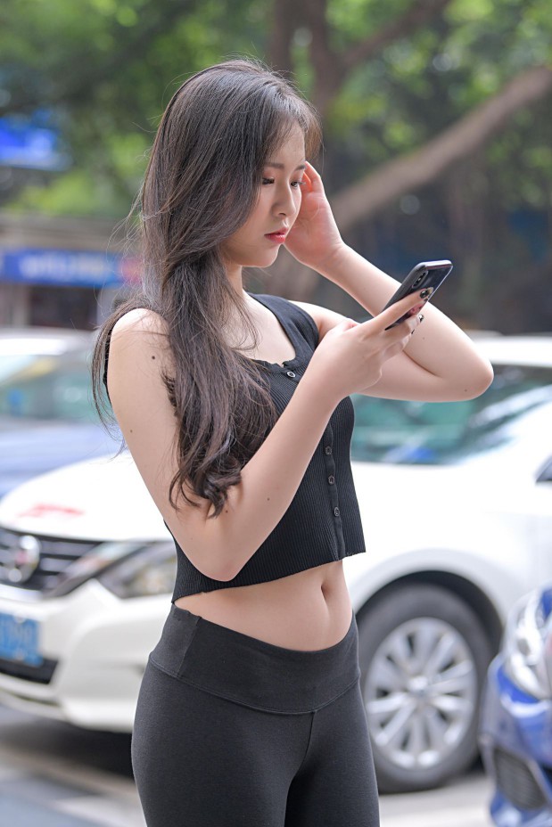 图片[5]-喝奶茶的黑色瑜伽裤长发姑娘【376P】00055-街头图