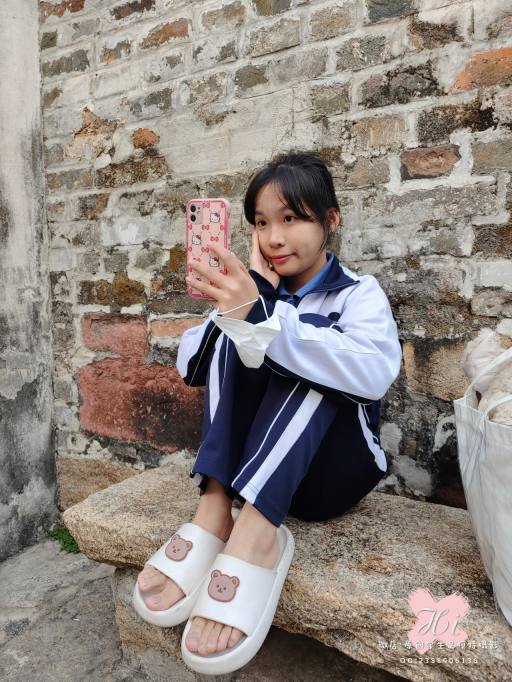 图片[5]-【免费】专心致志玩手机的女孩【42P】20028-街头图