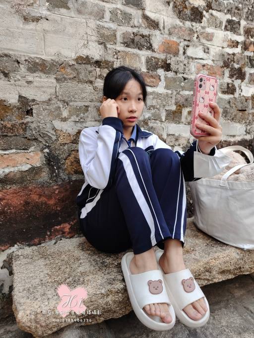 图片[6]-【免费】专心致志玩手机的女孩【42P】20028-街头图