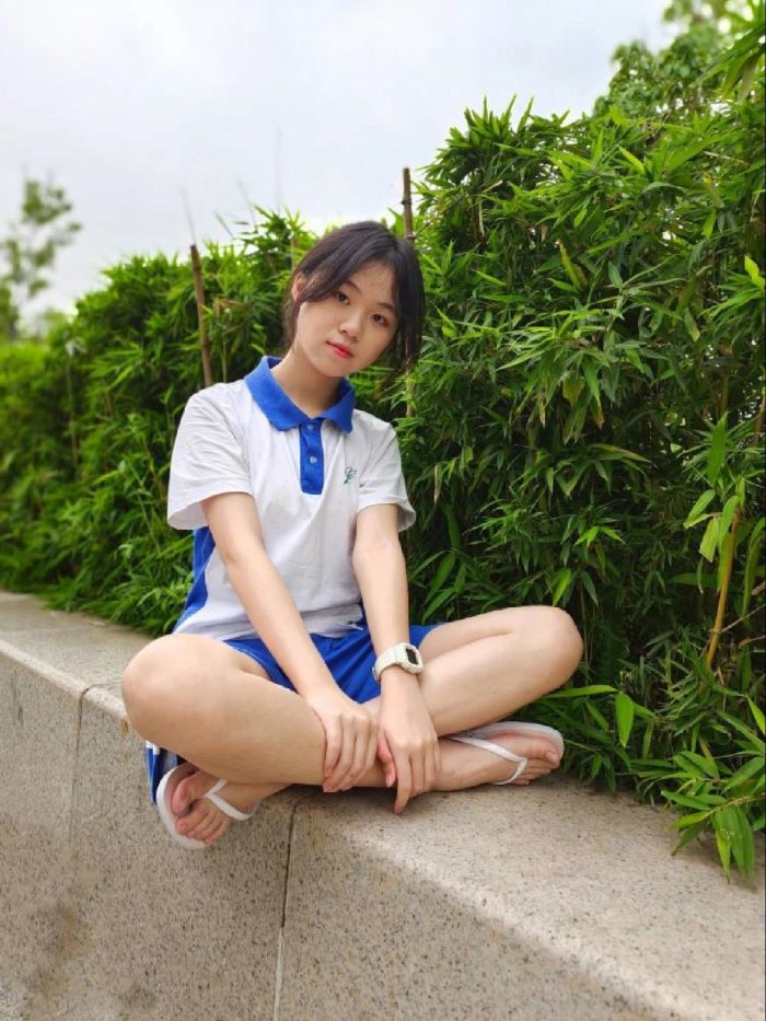 穿校服非常清纯的小姑娘【49P】20003-街头图