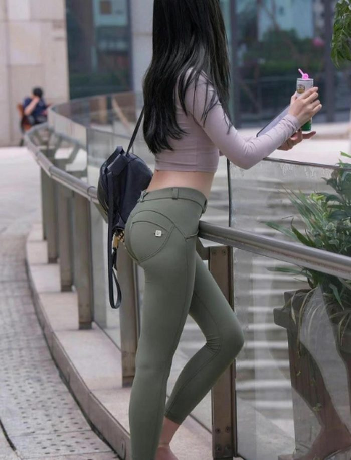 紧身牛仔裤身材很好的女人 J2060 529P1V-20.3GB-街头图