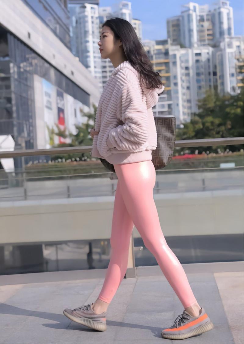 图片[2]-粉红色紧身裤的女孩 J1482 365P2V-18.1GB-街头图