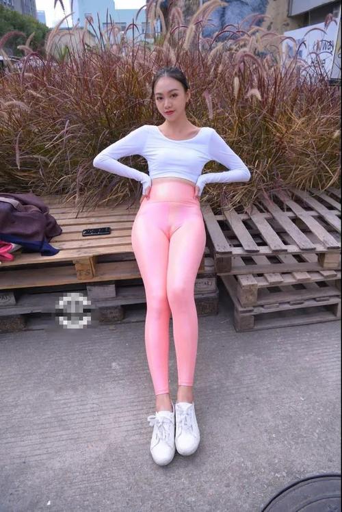 图片[2]-粉色紧身裤漂亮女孩 J1433 749P1V-20.0GB-街头图