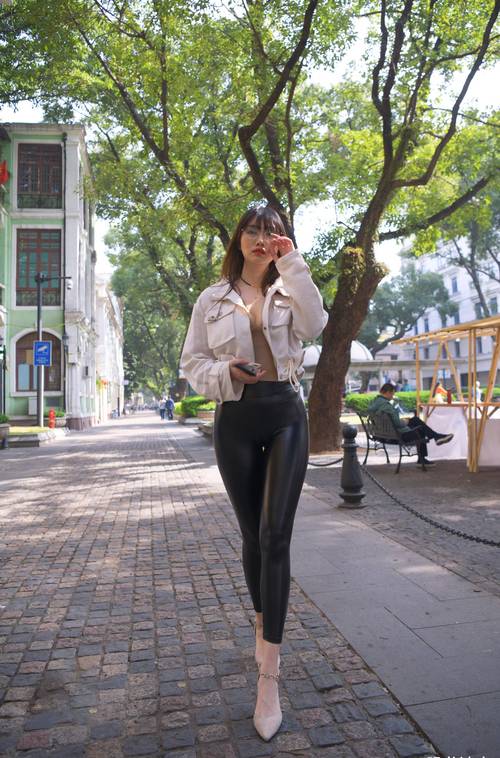 图片[2]-戴眼镜的皮裤女孩 J1473 1046P2V-35.5GB-街头图