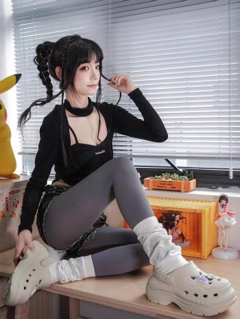 图片[9]-牛仔热裤+灰丝姑娘玩自拍-街头图