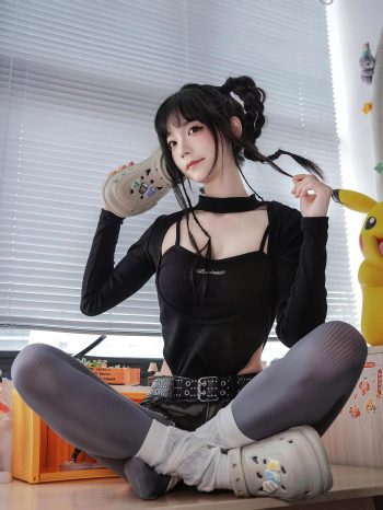 图片[5]-牛仔热裤+灰丝姑娘玩自拍-街头图