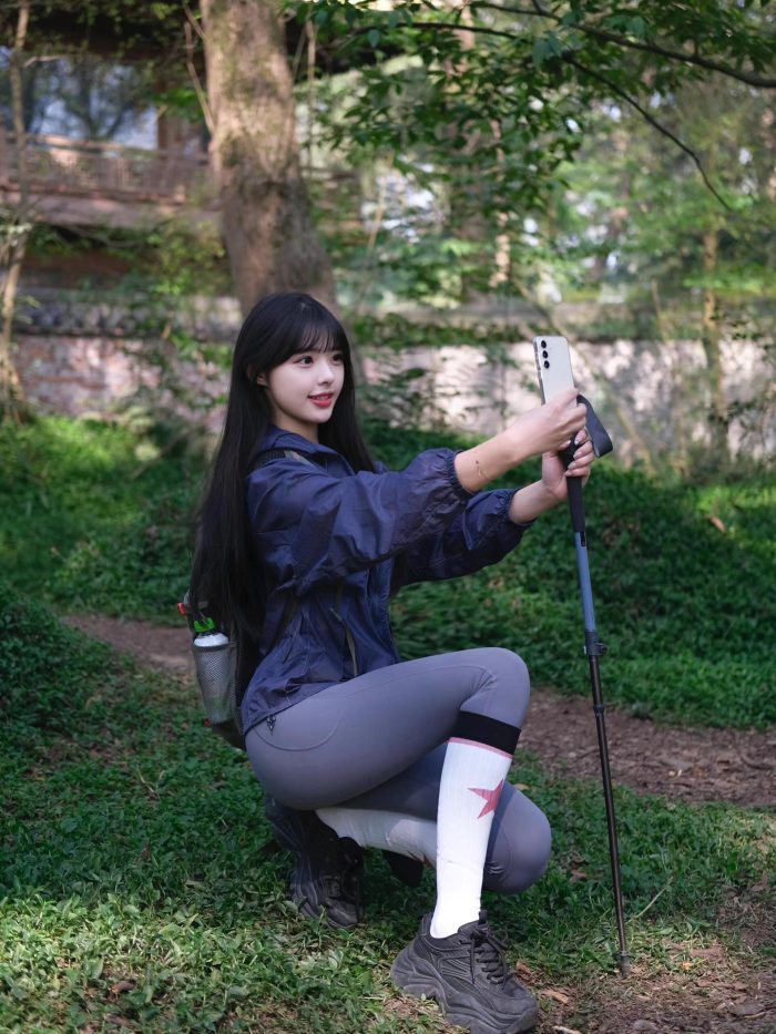 爱爬山的瑜伽裤MM，太甜美了！~-街头图