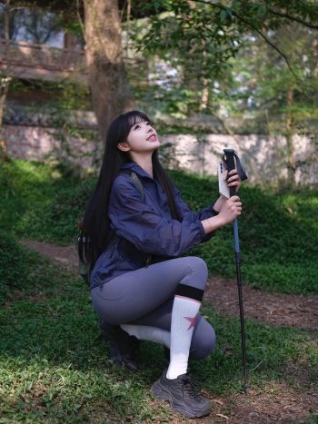 图片[3]-爱爬山的瑜伽裤MM，太甜美了！~-街头图