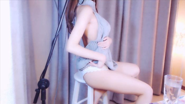 小小奶瓶儿@虎牙 白开水毛衣定制版[1V-1.36G]-街头图