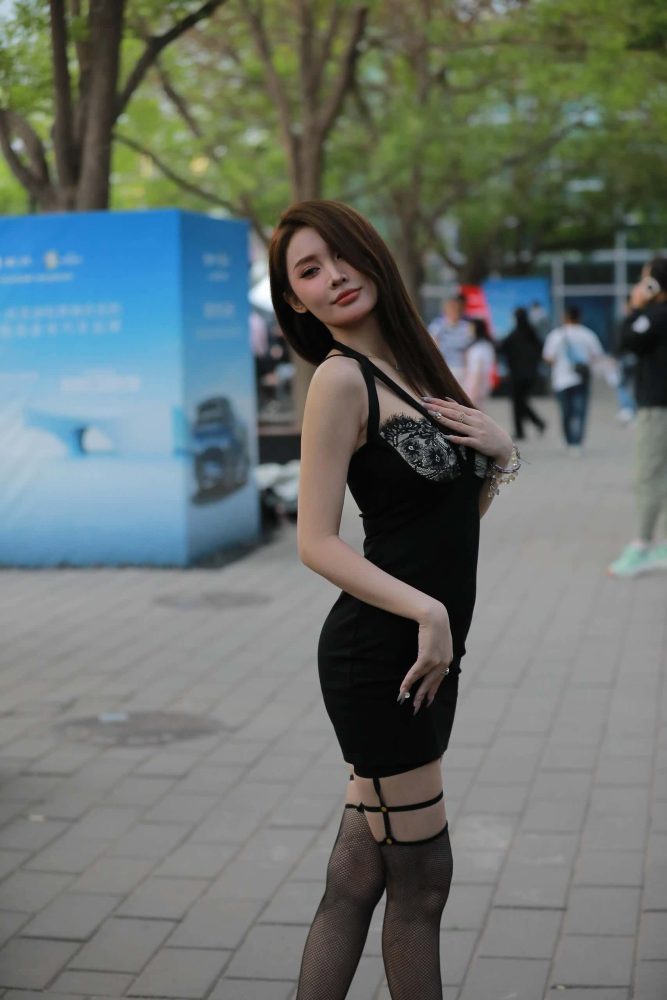 p3043 黑网袜高跟美女【88P】-街头图
