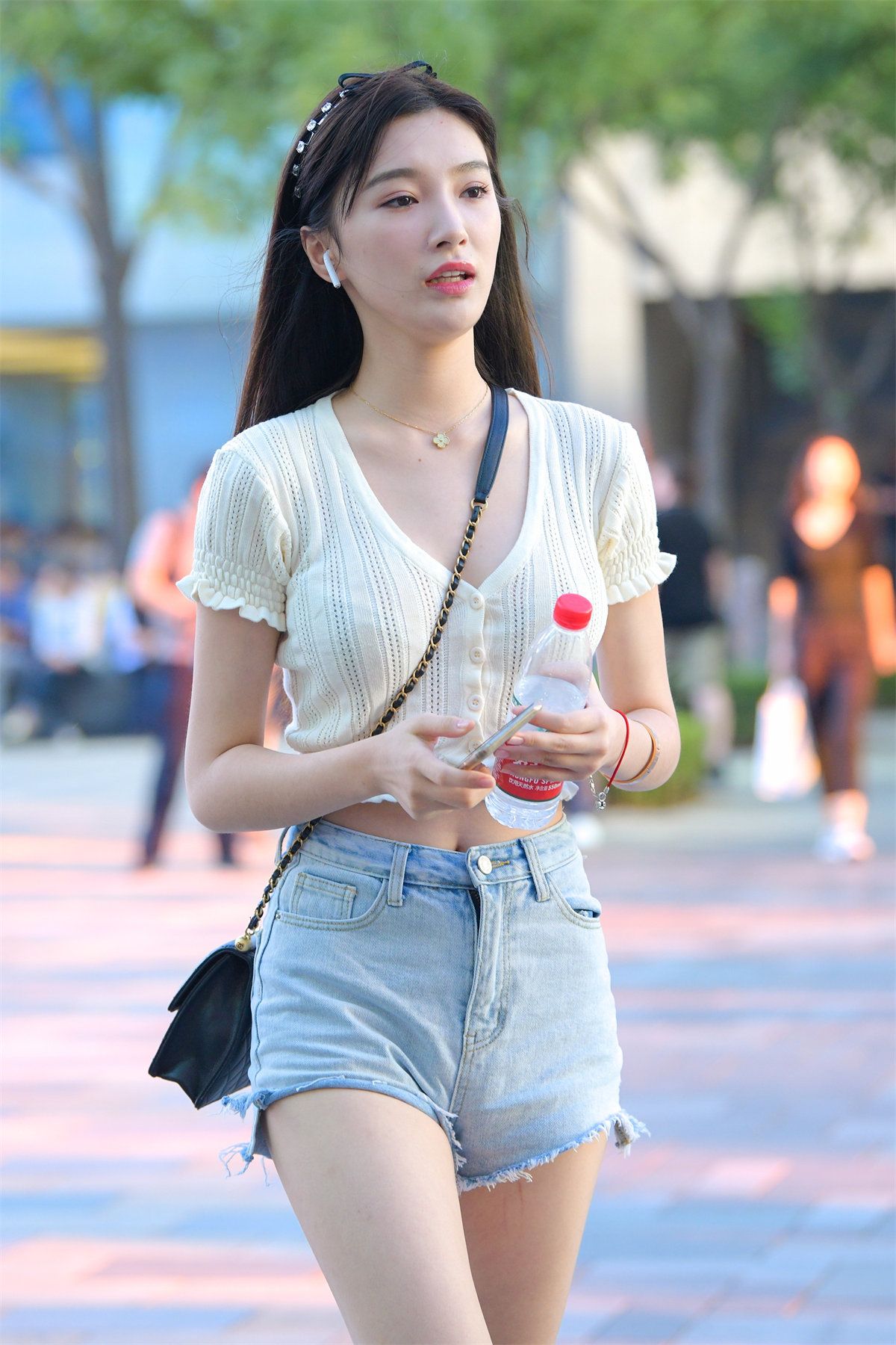 图片[1]-PJP137P魂魂作品_户外_牛仔热裤_清爽洁白的美女_街拍写真_137P-街头图